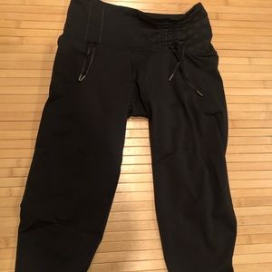 LULULEMON- crop leggings